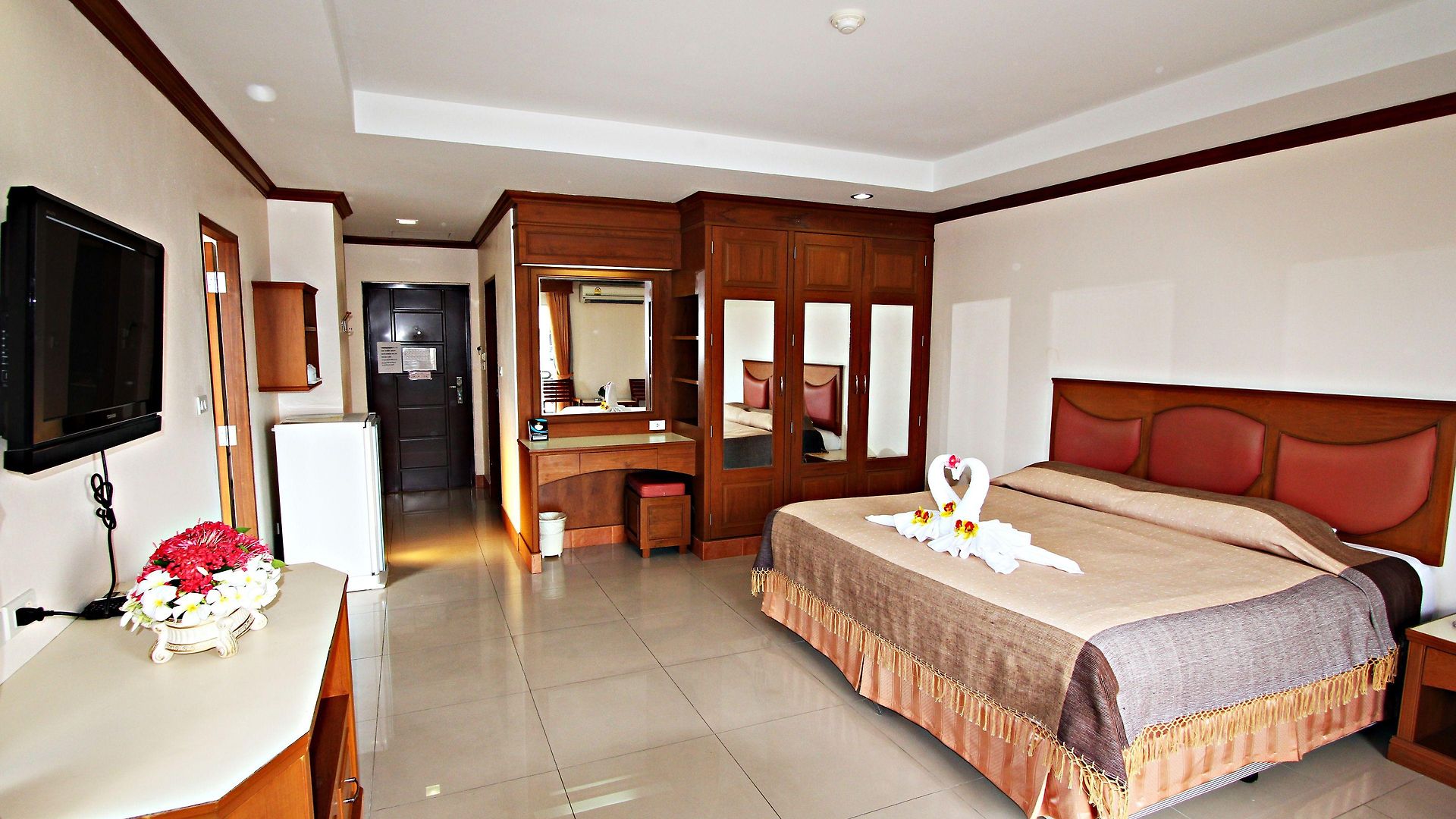 เล็ก โรงแรม 3*