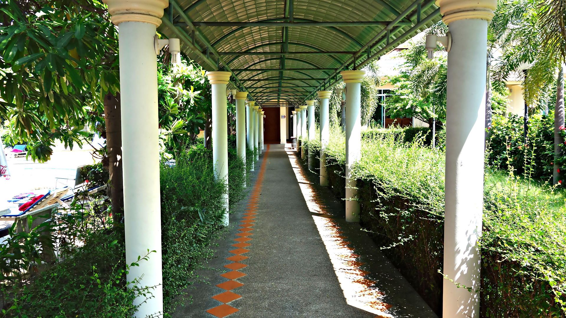 โรงแรม เล็ก
