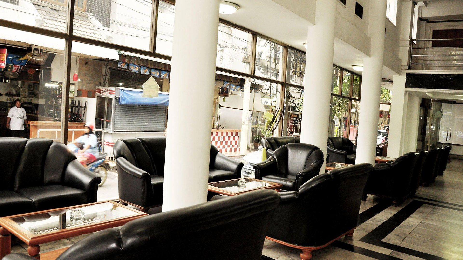 โรงแรม Highfive
