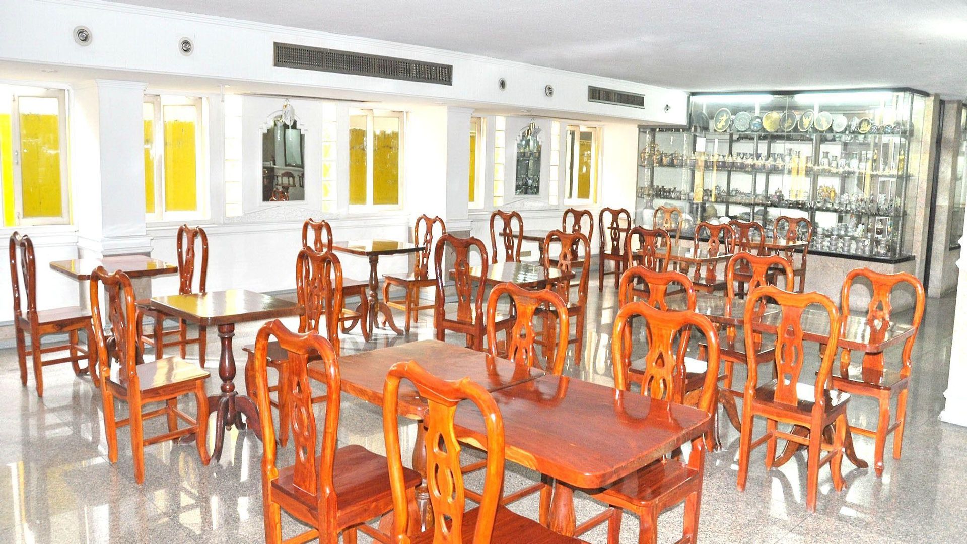 Highfive โรงแรม 2*