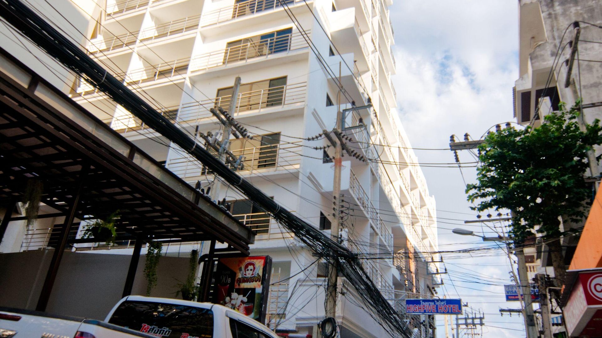 Highfive โรงแรม 2*