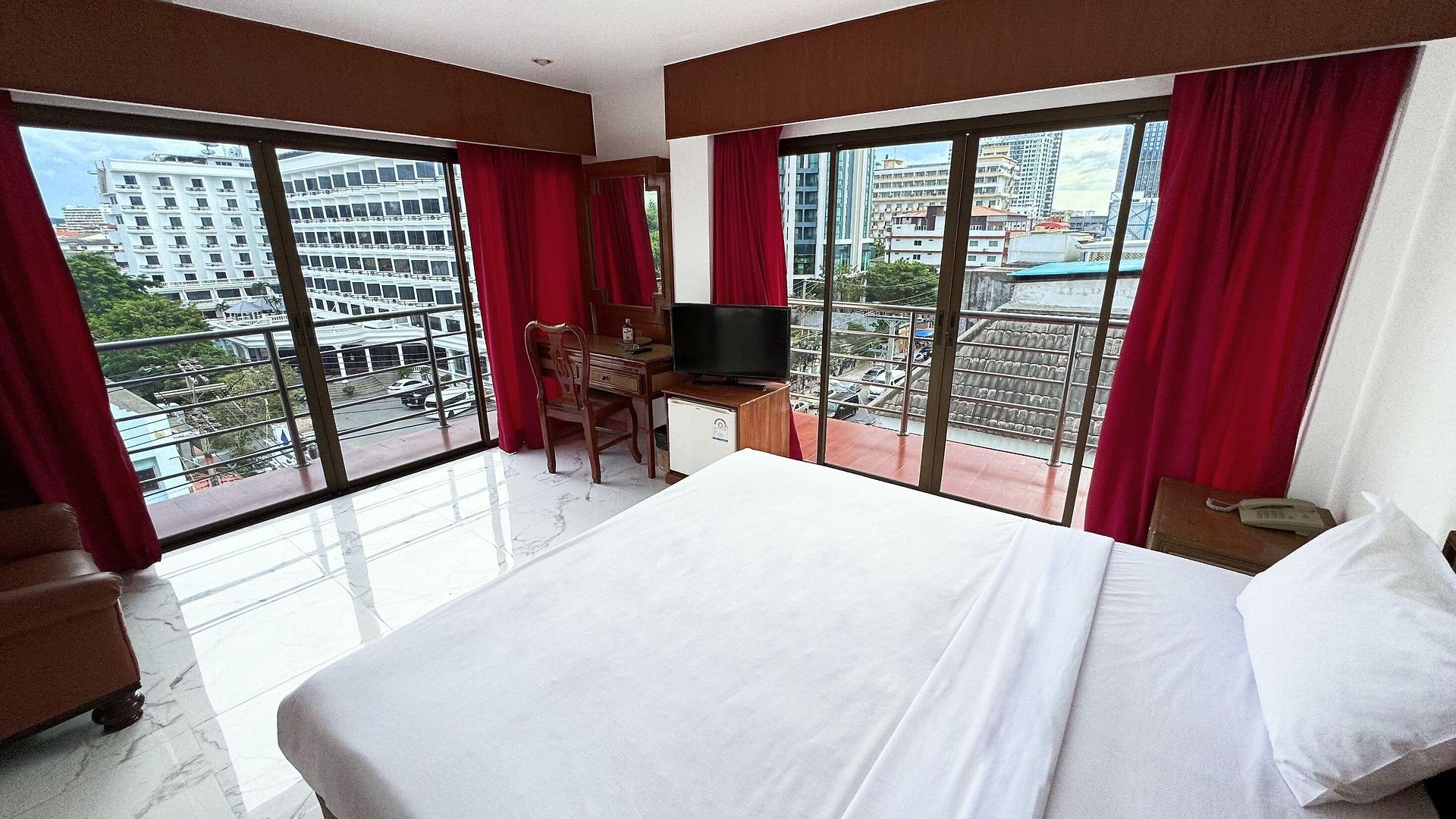 Highfive โรงแรม