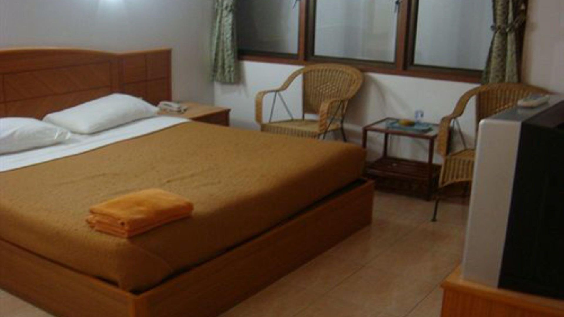 P72 โรงแรม 2*