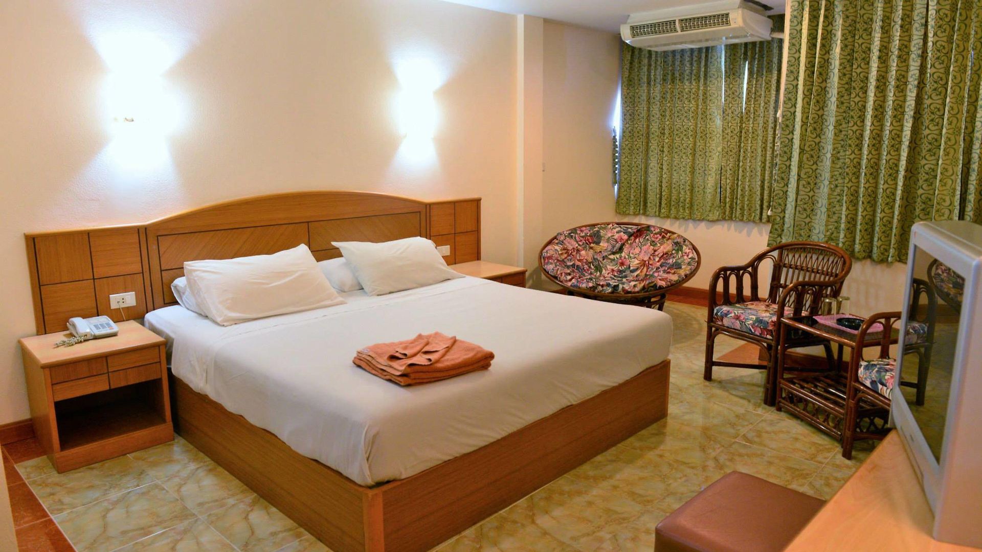 P72 โรงแรม 2*