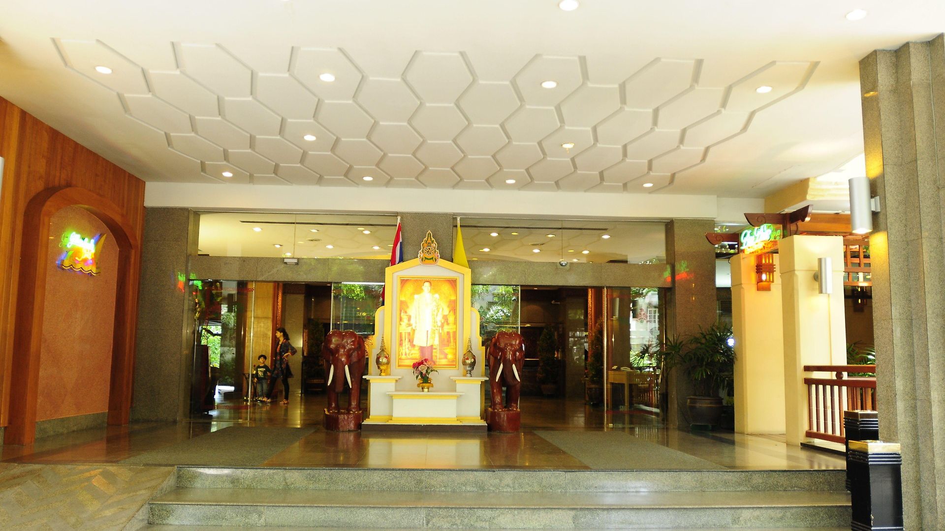 โรงแรม โกลเด้นบีชโฮเทล พัทยา 4*