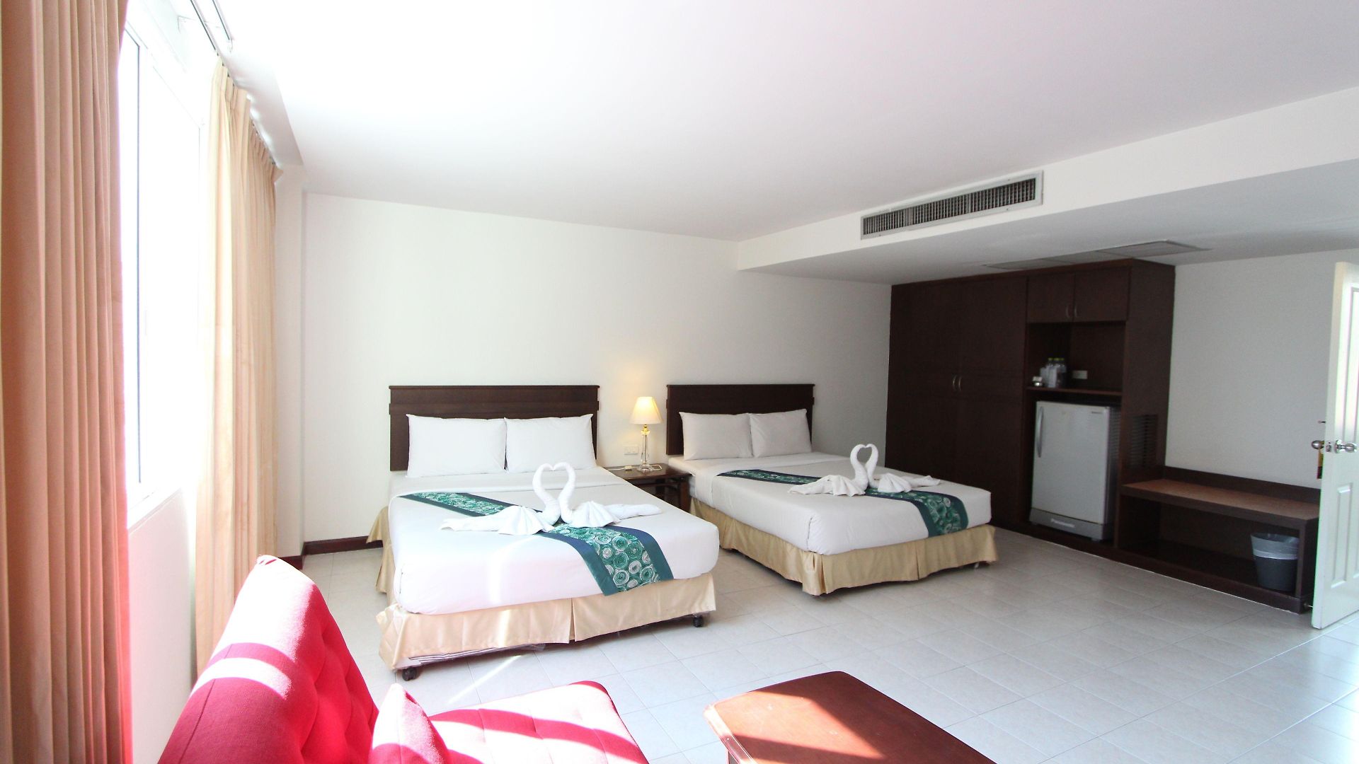 คราวน์พัทยาบีชโฮเทล โรงแรม 3*