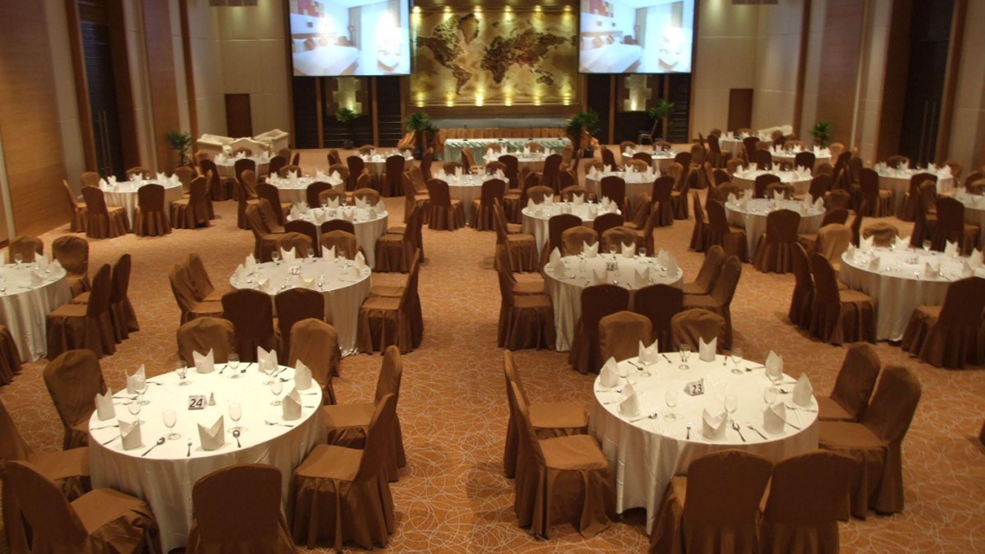 Welcome World Beachfront โรงแรม Pattaya