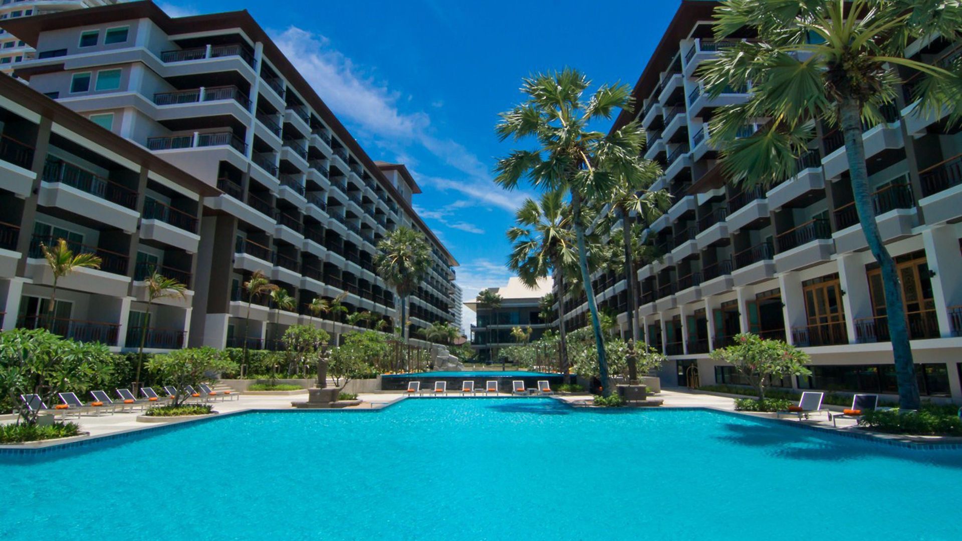 Welcome World Beachfront 4* Pattaya