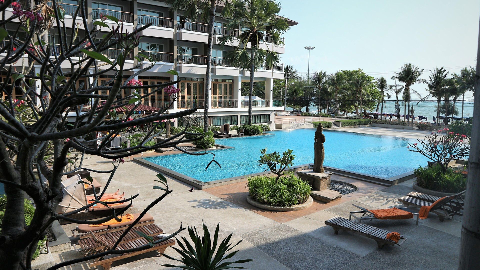 Welcome World Beachfront โรงแรม