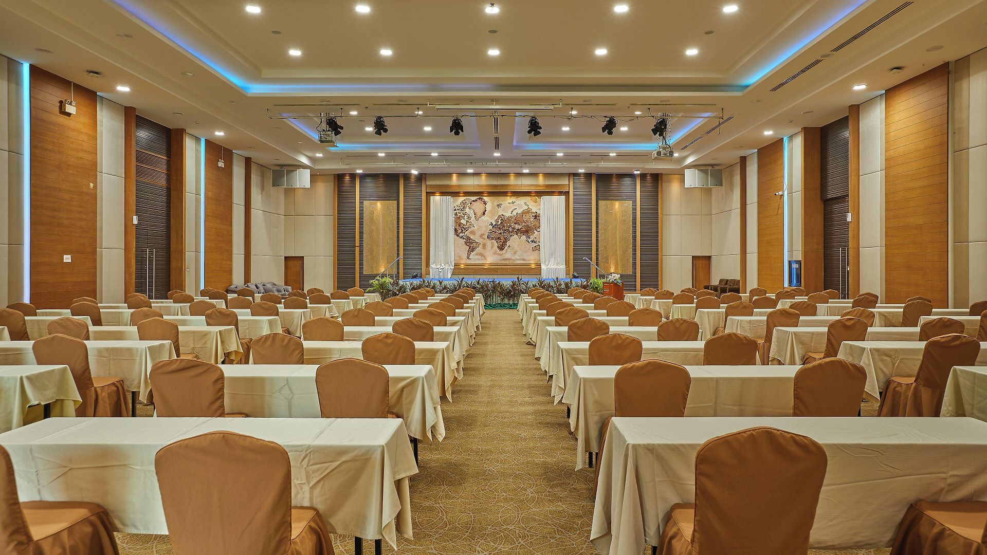โรงแรม Welcome World Beachfront Pattaya