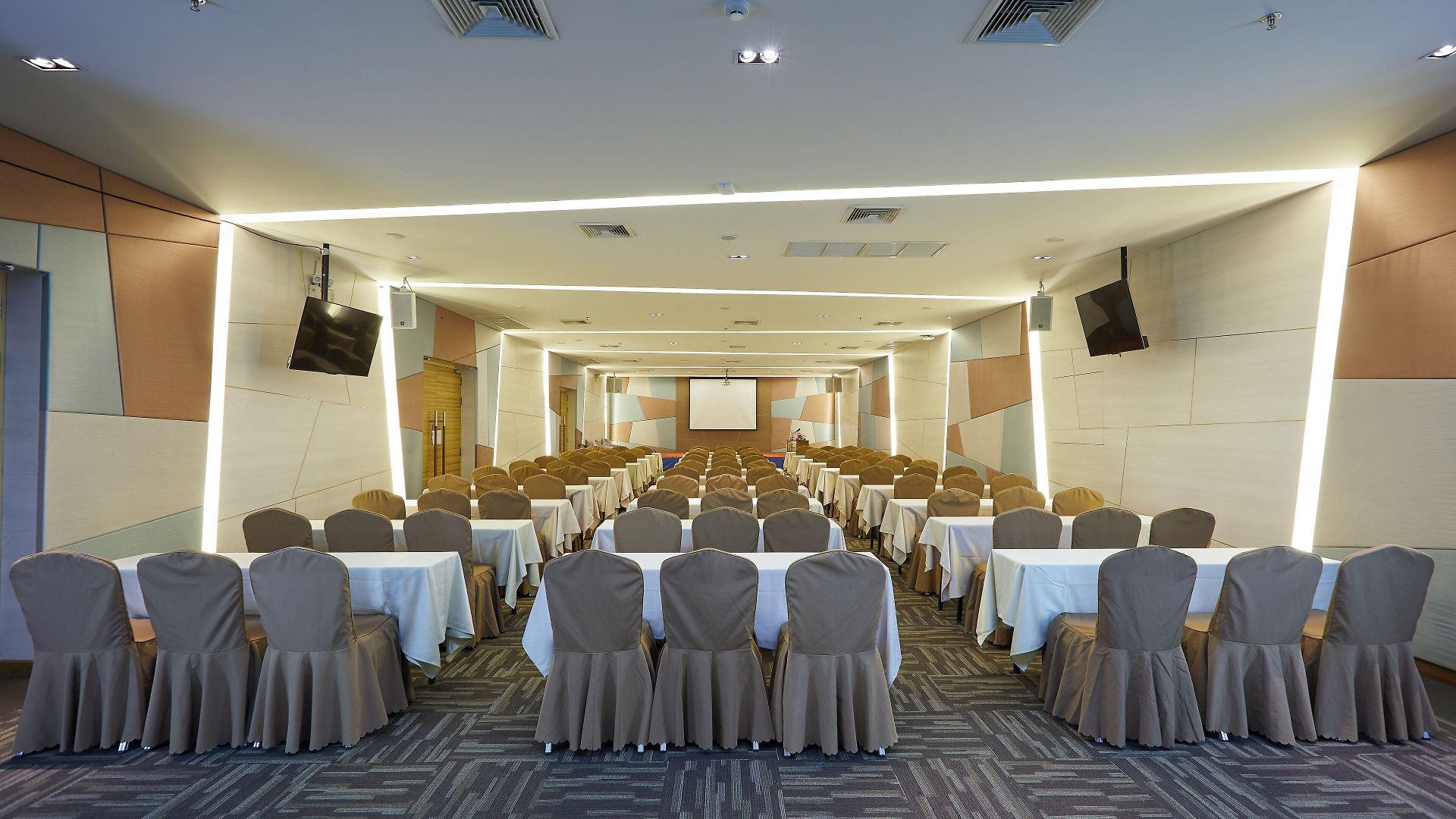 Welcome World Beachfront โรงแรม
