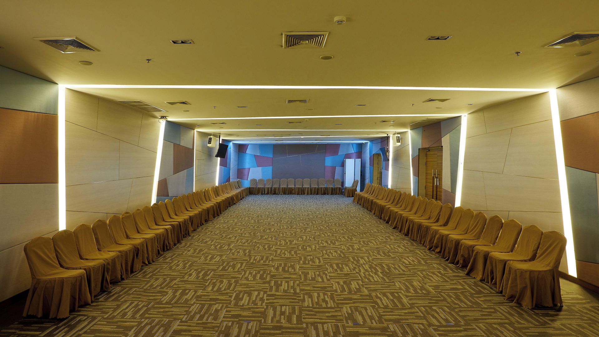 Welcome World Beachfront โรงแรม Pattaya