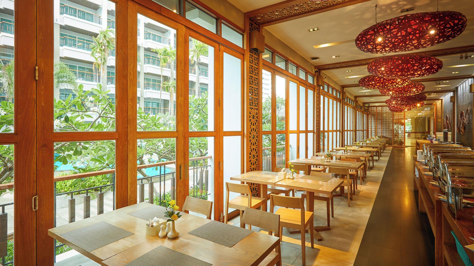 โรงแรม Welcome World Beachfront Pattaya
