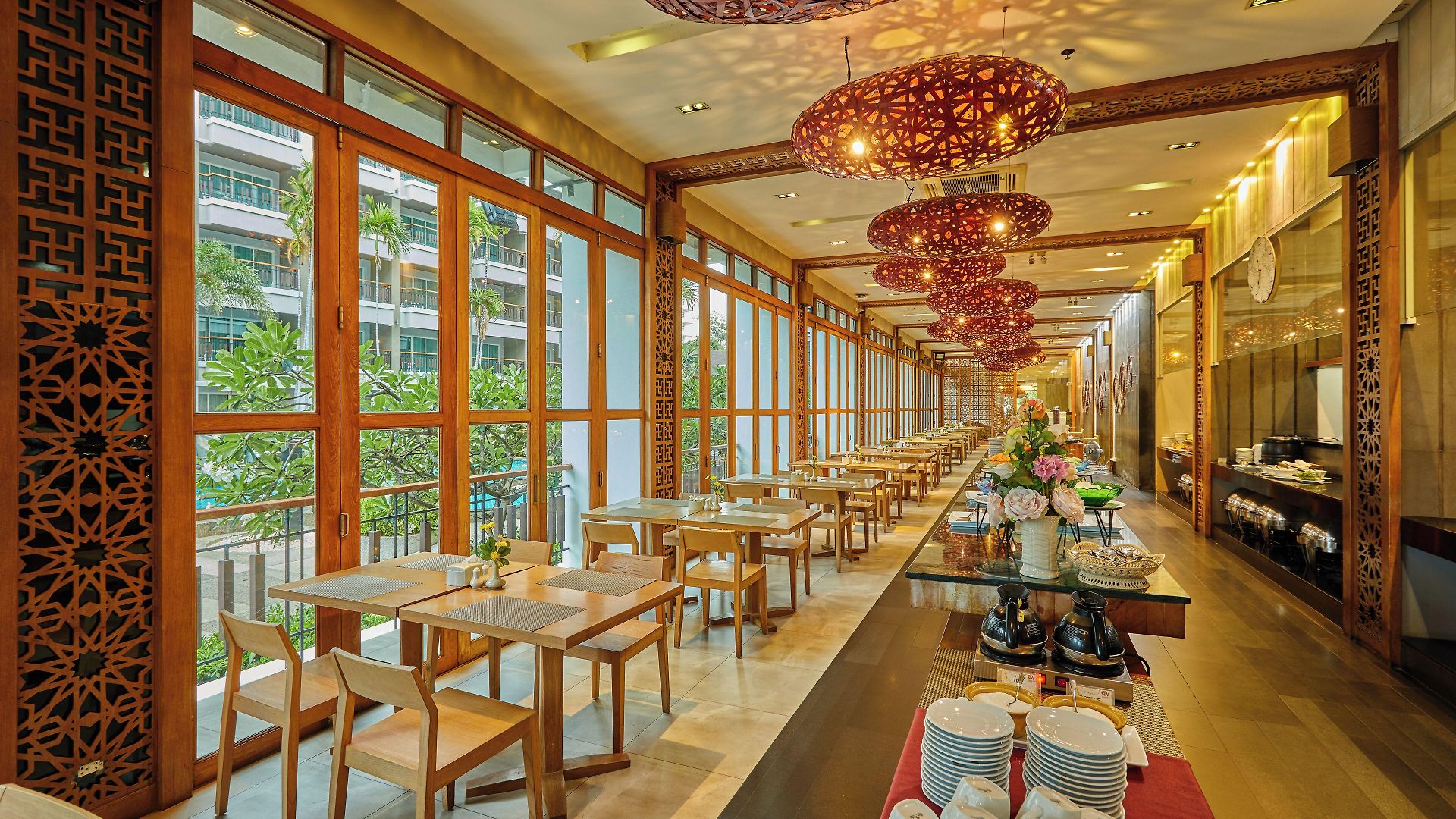 โรงแรม Welcome World Beachfront Pattaya
