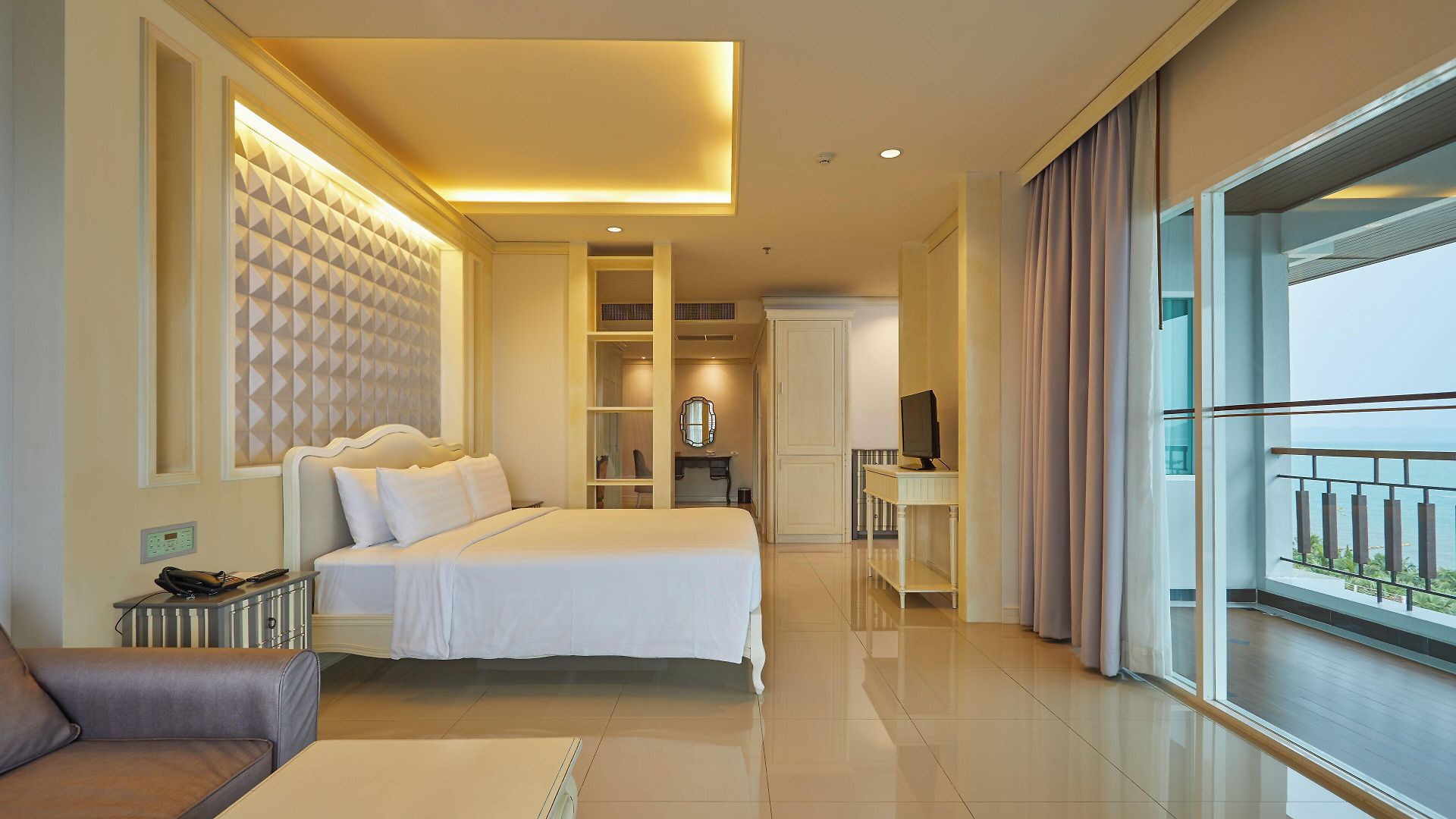 Welcome World Beachfront 4*