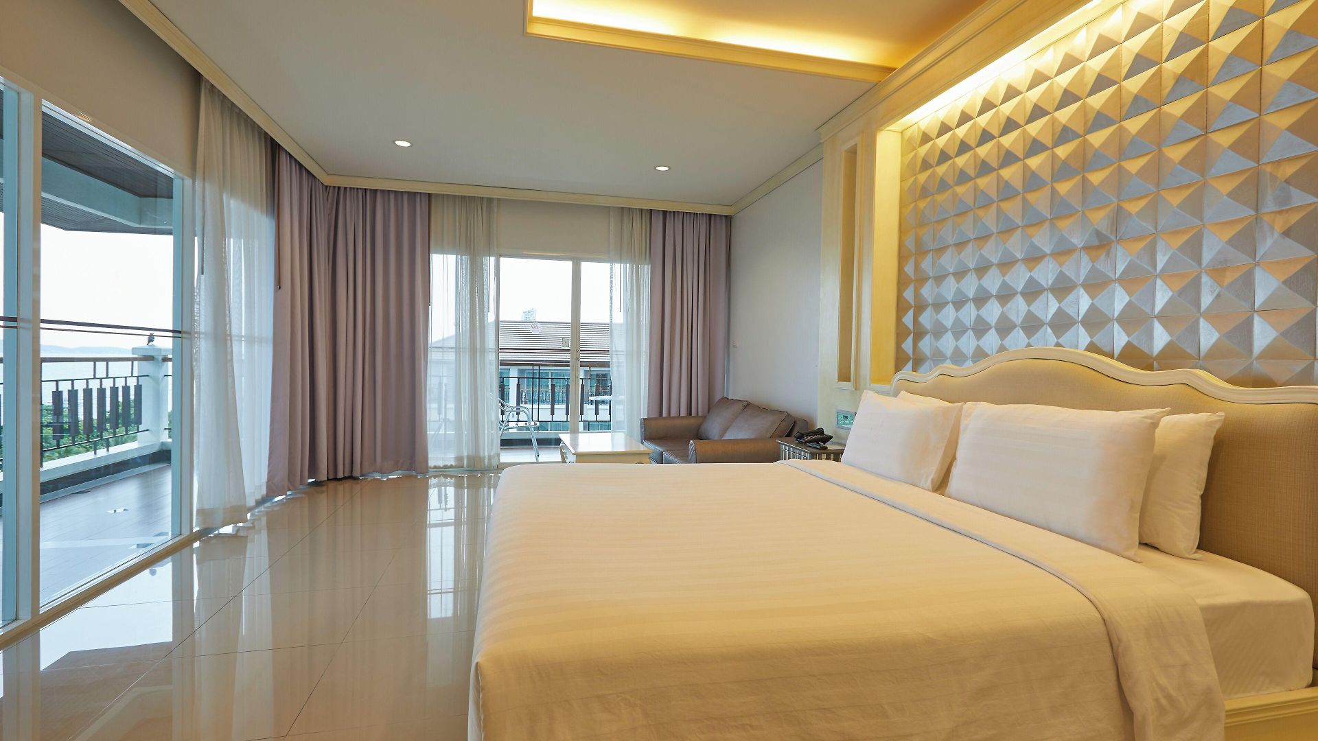 โรงแรม Welcome World Beachfront