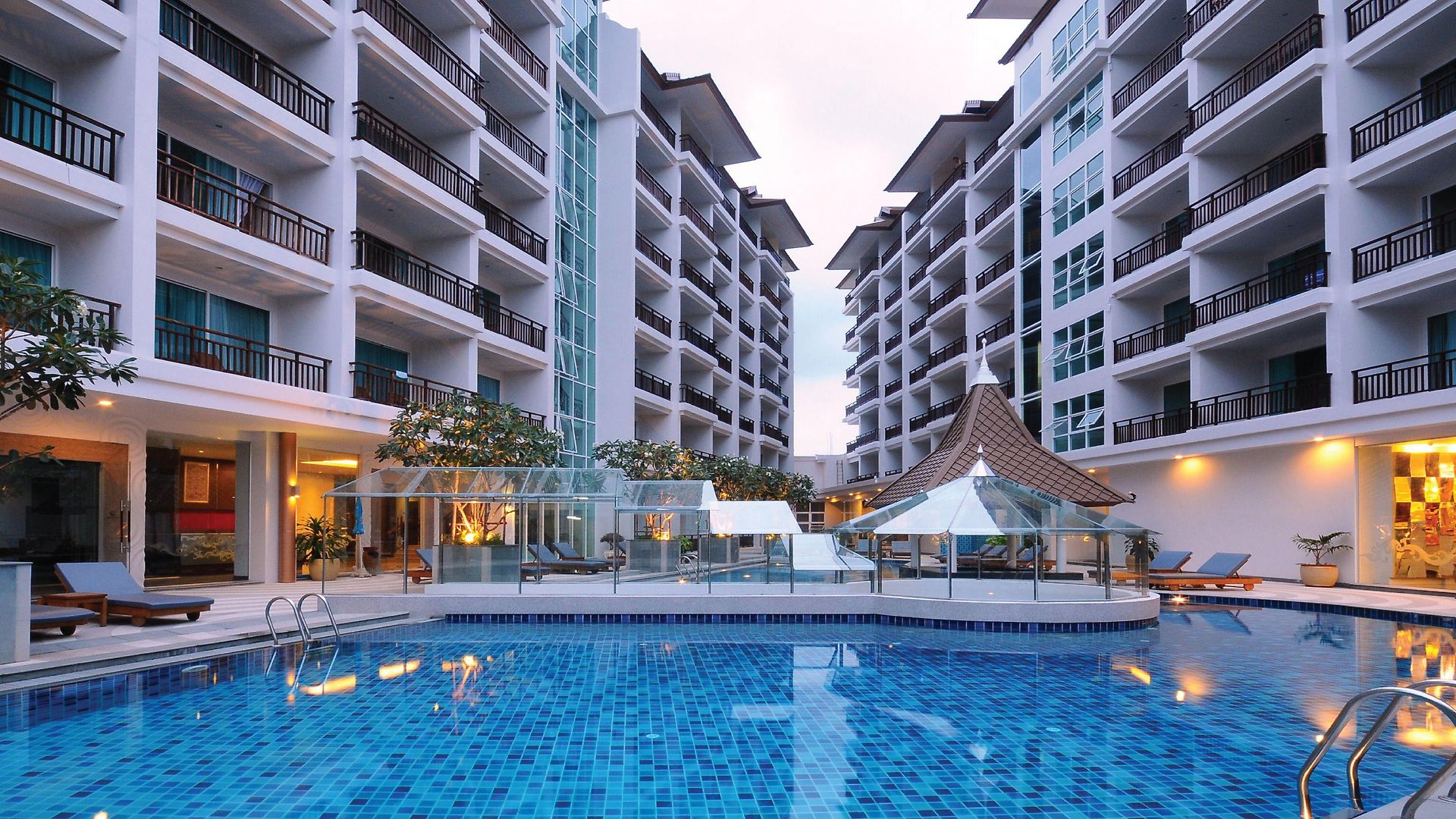 Crystal Palace Luxury Hotel 5*
