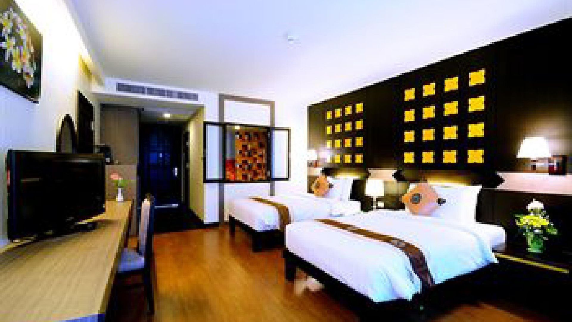 Crystal Palace Luxury Hotel