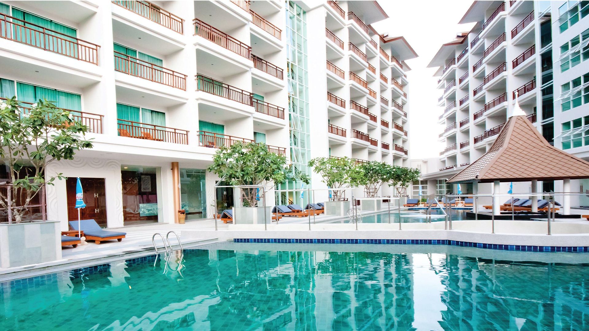 Crystal Palace Luxury Hotel Pattaya
