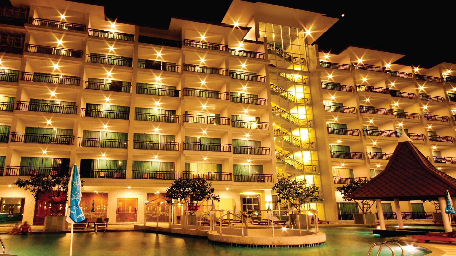 Crystal Palace Luxury Hotel