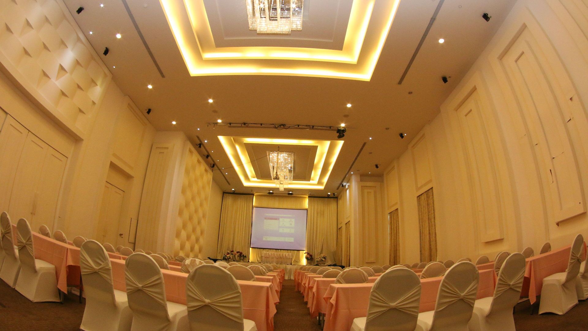 Crystal Palace Luxury Hotel 5*