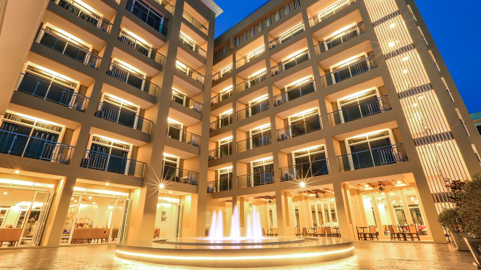Crystal Palace Luxury Hotel 5*