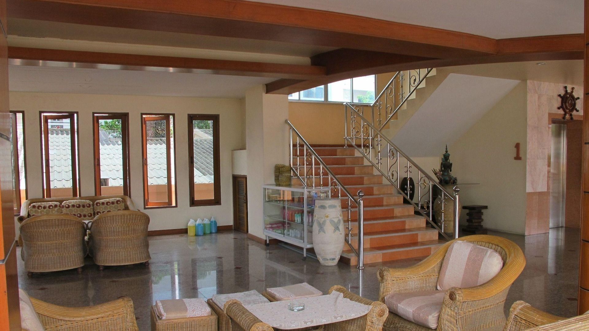 นาวิน แมนชั่น 2 Navin Mansion 2 โรงแรม 2*