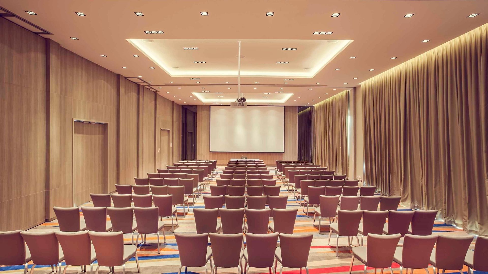 Mercure Ocean โรงแรม