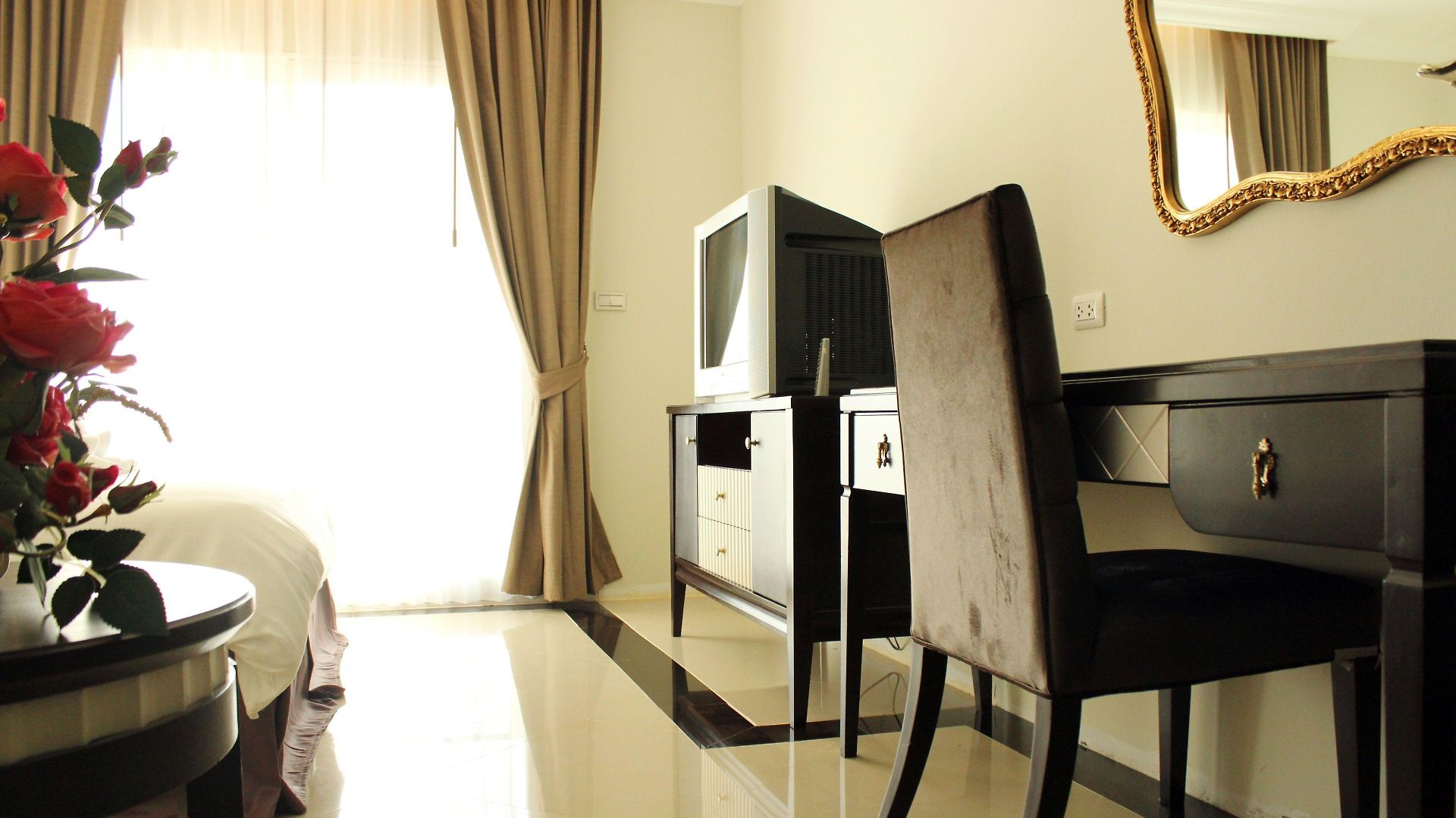 Lk Crystal Place Hotel 3*