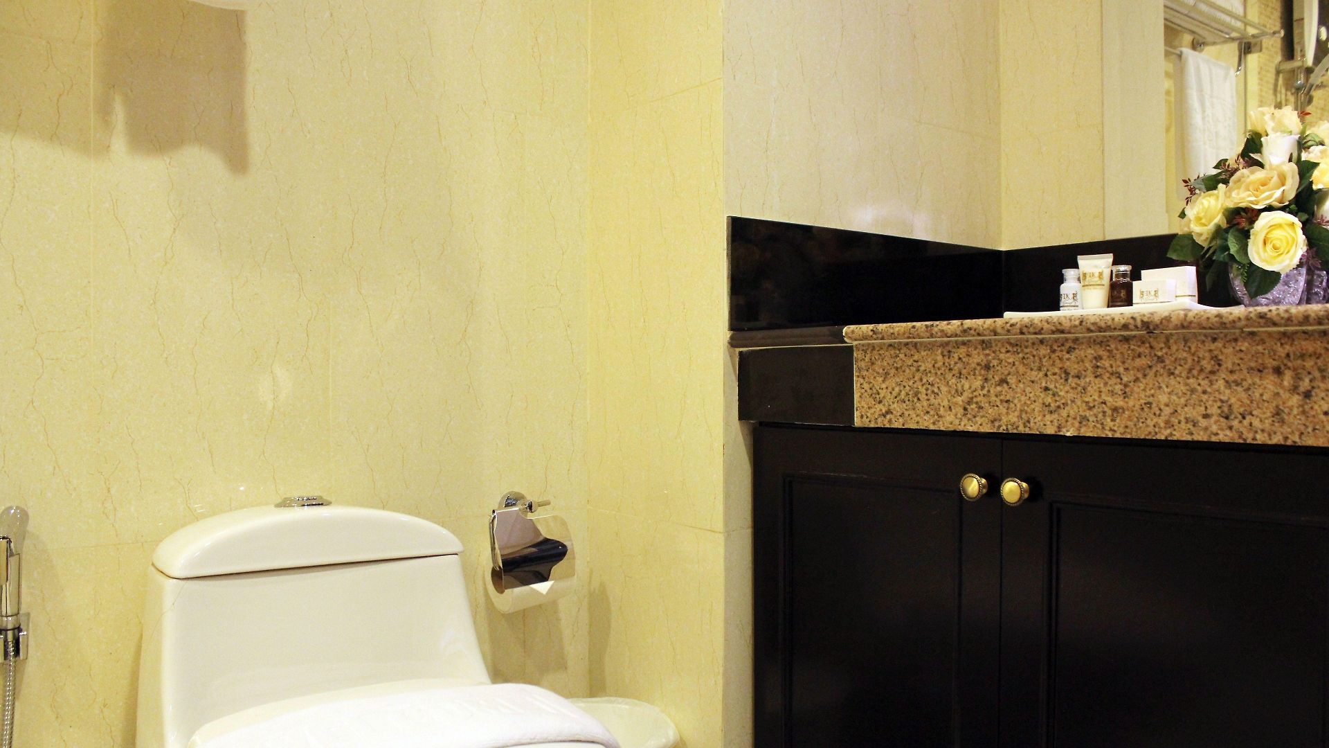 Lk Crystal Place Hotel