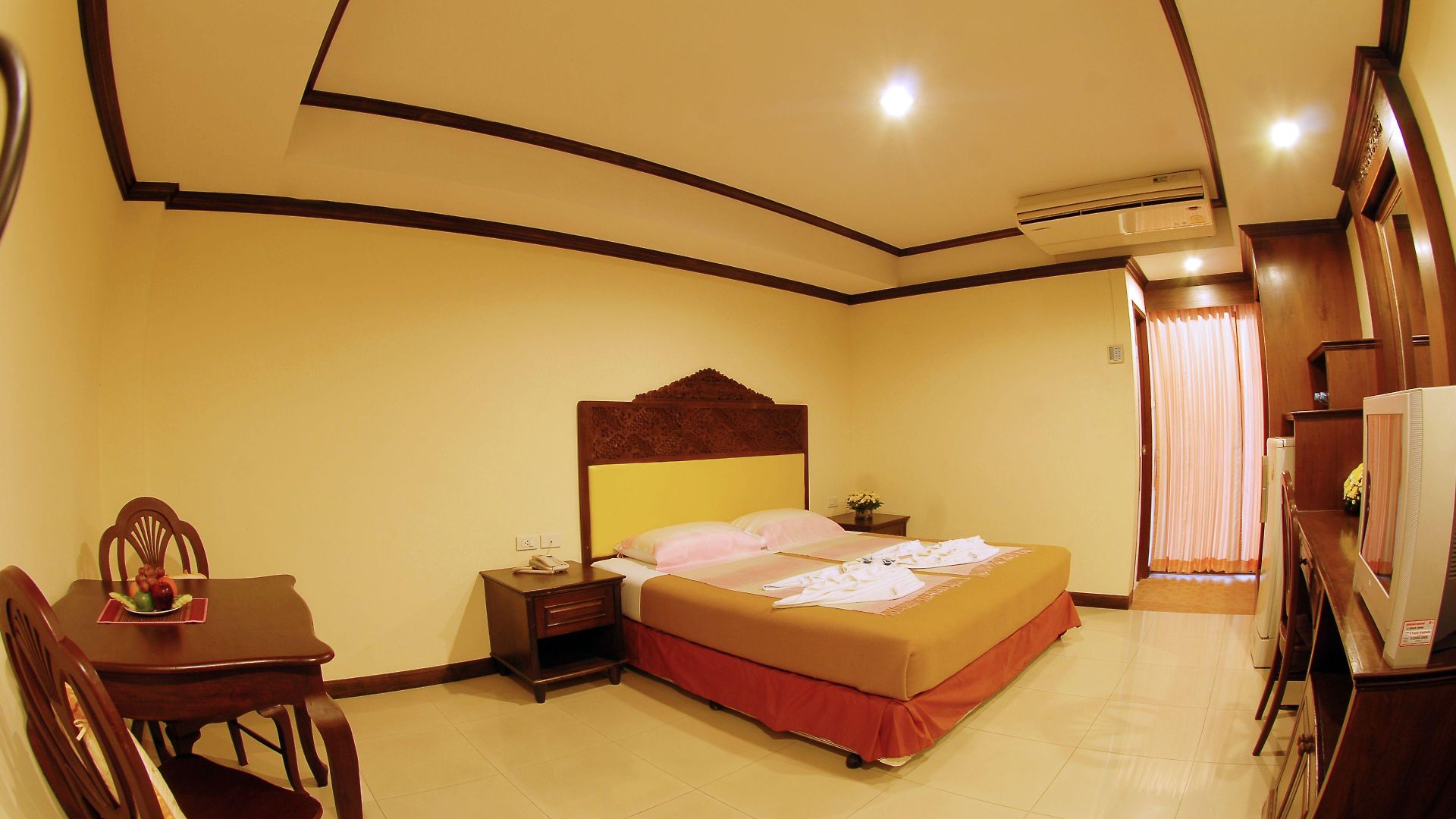 โรงแรม Golden