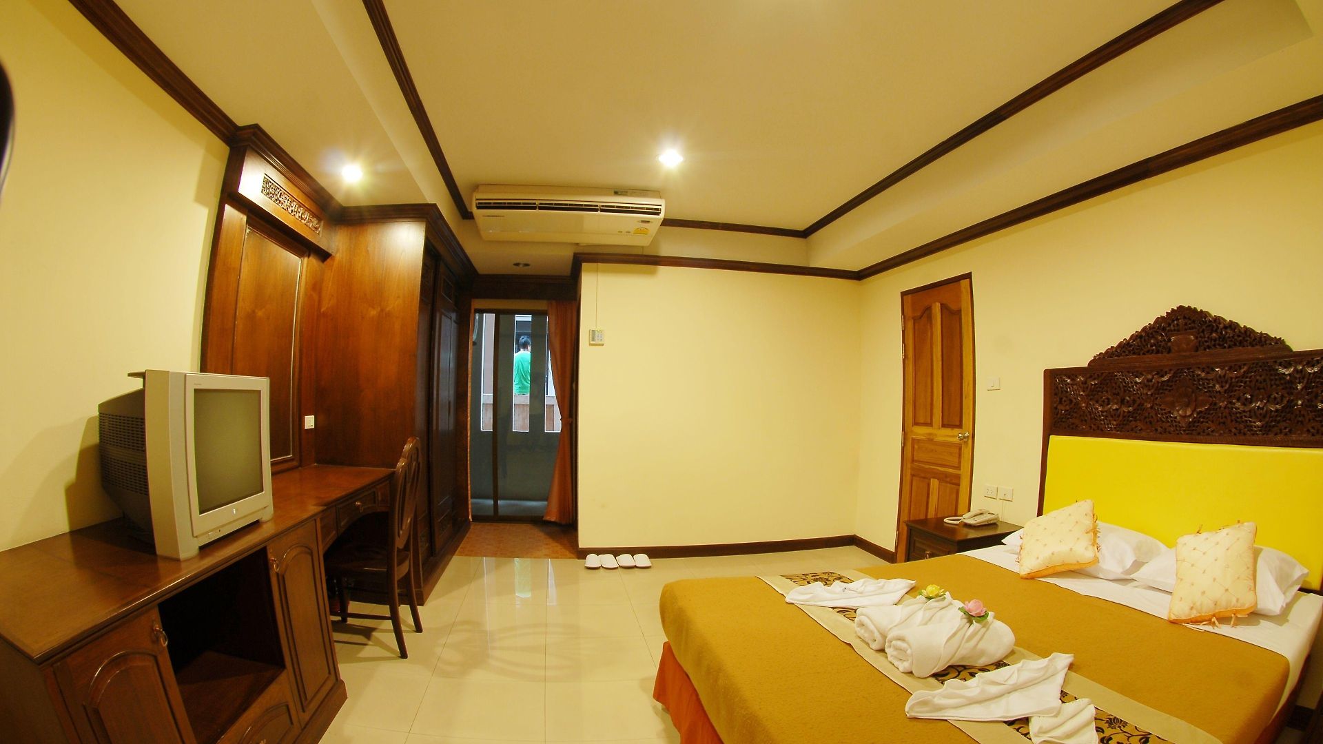 Golden โรงแรม