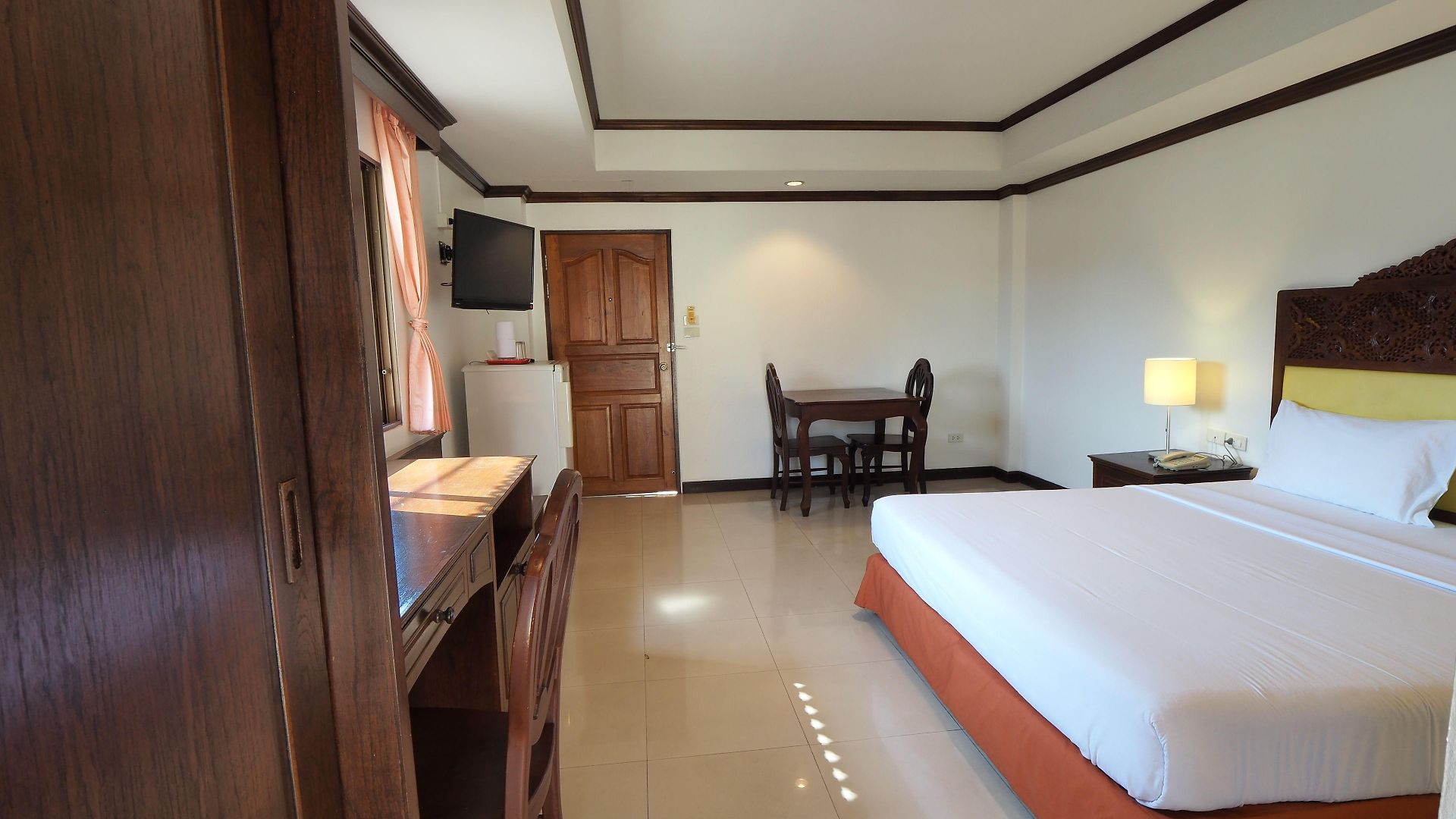Golden โรงแรม