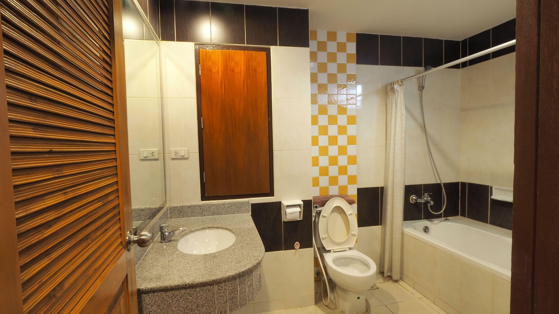โรงแรม Golden