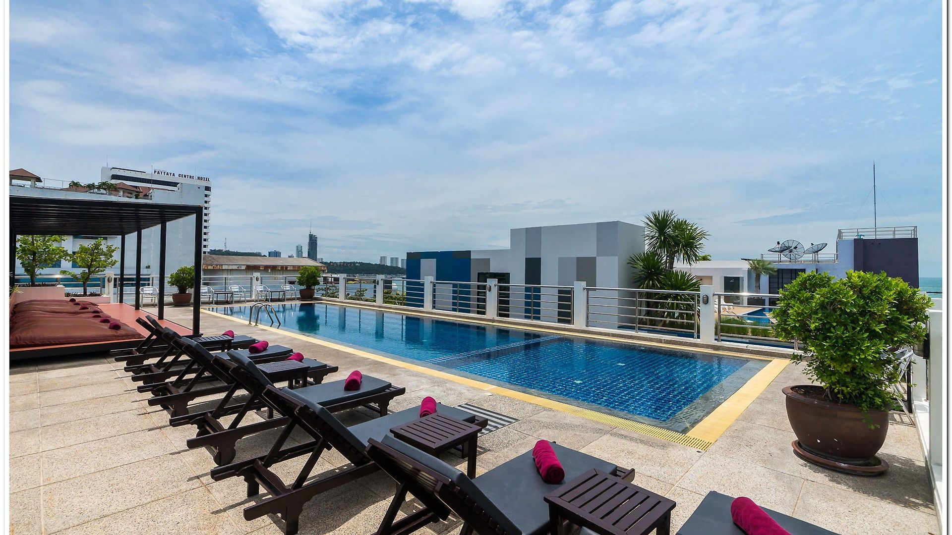 Sea Me Spring Tree (adults Only) โรงแรม Pattaya