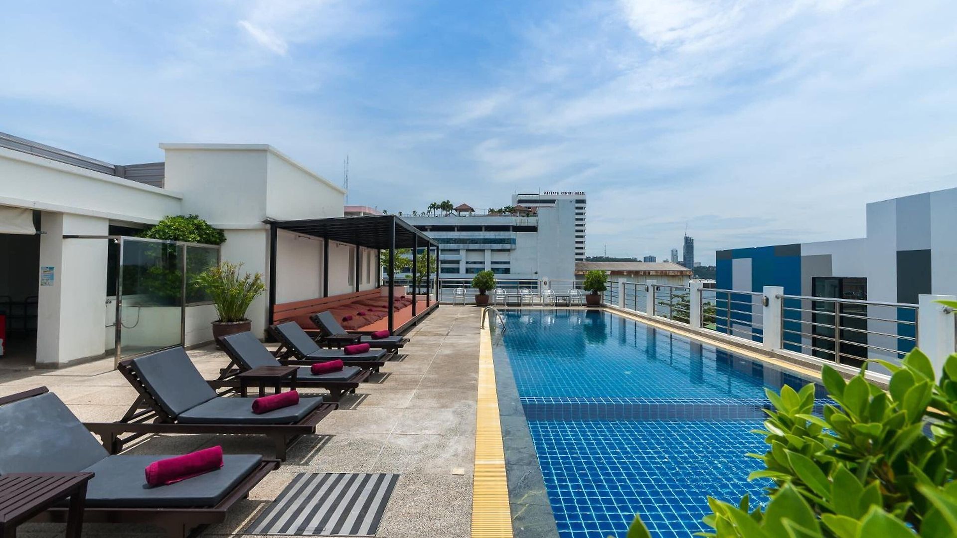 โรงแรม Sea Me Spring Tree (adults Only)
