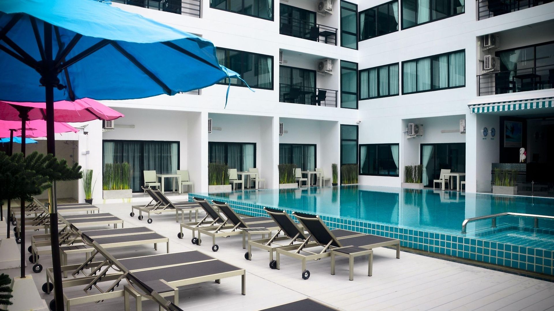 Hotel Reddoorz I-talay