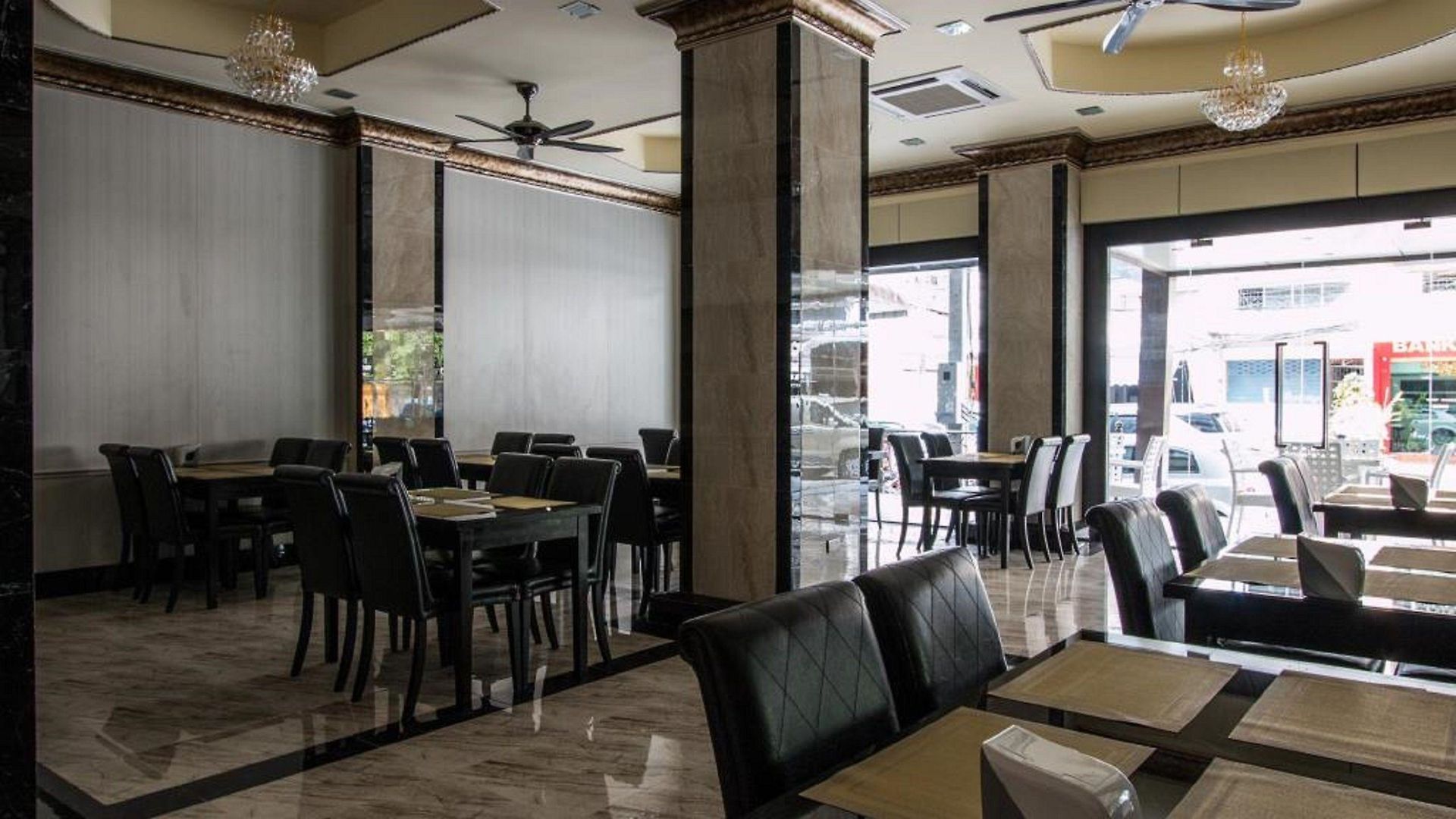 Land Royal โรงแรม 4*