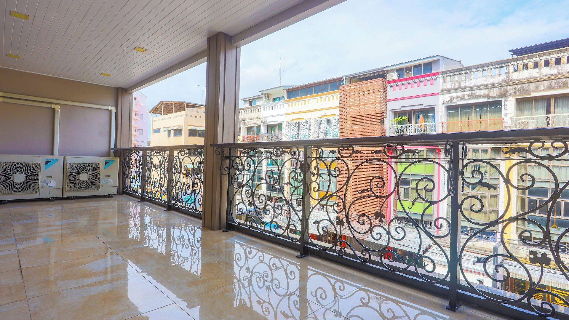 โรงแรม Land Royal 4*
