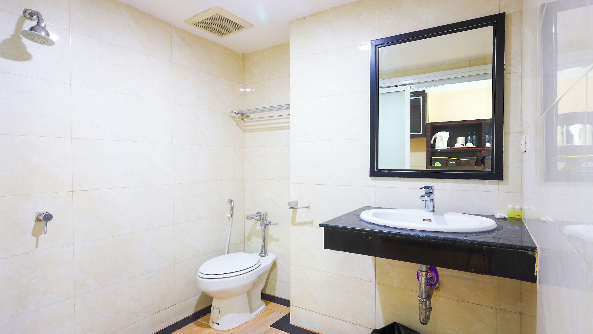 โรงแรม Land Royal 4*