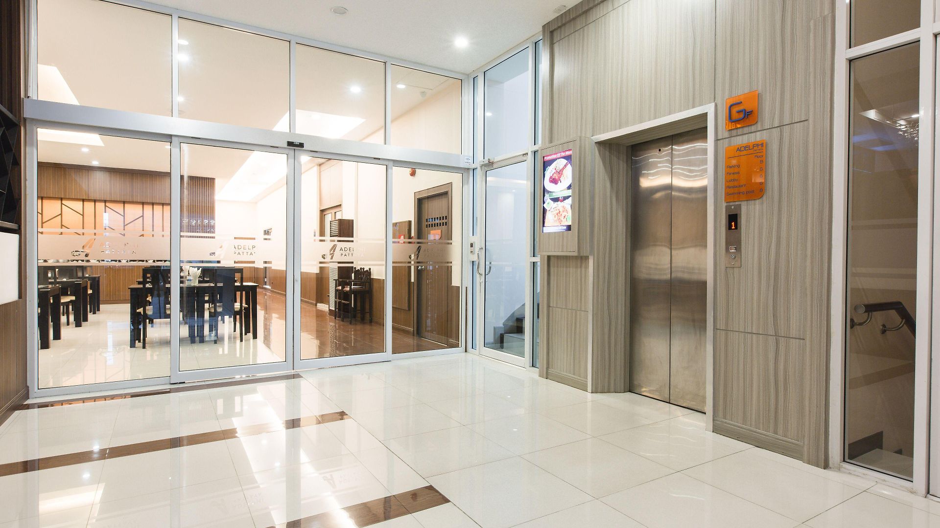 Adelphi โรงแรม