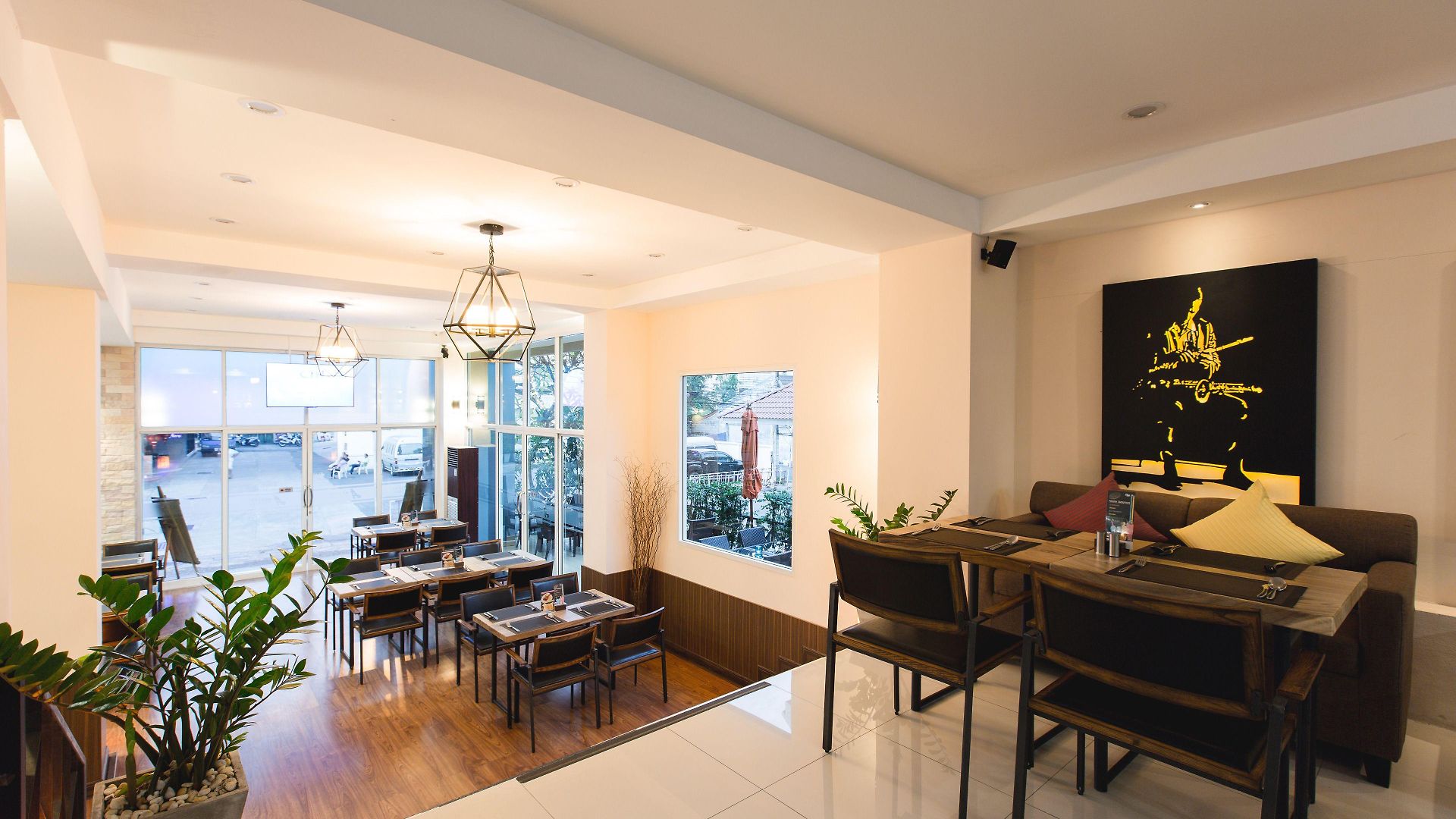 โรงแรม Adelphi 4*