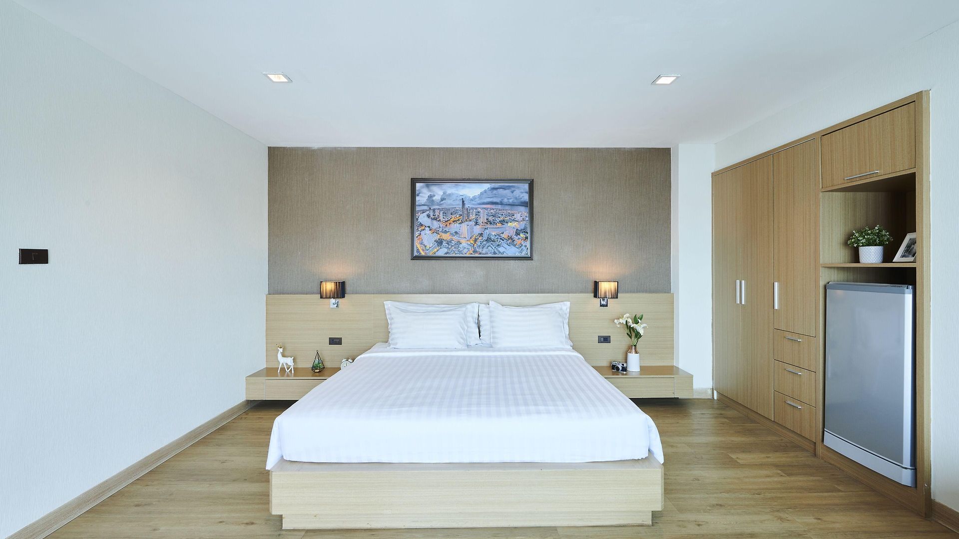 Adelphi 4*
