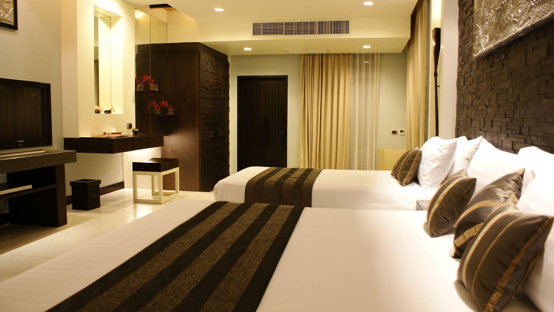 เดอะ ซายน์ พรีเมียม Pattaya