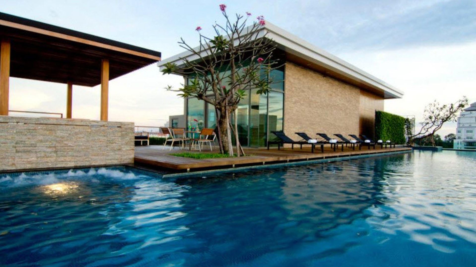Seven Zea Chic โรงแรม 4*