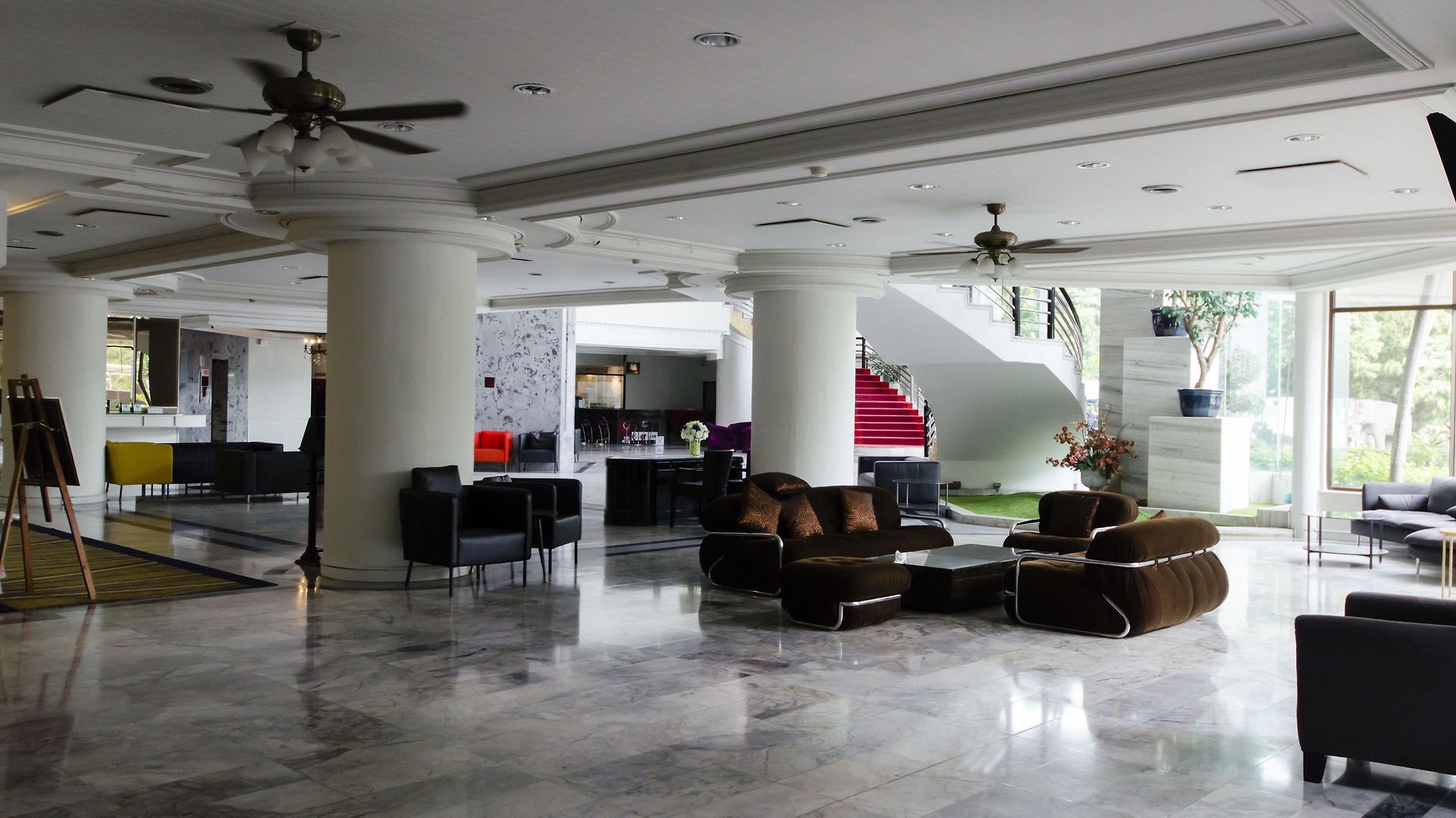 โรงแรม First Pacific Cirrus 4*