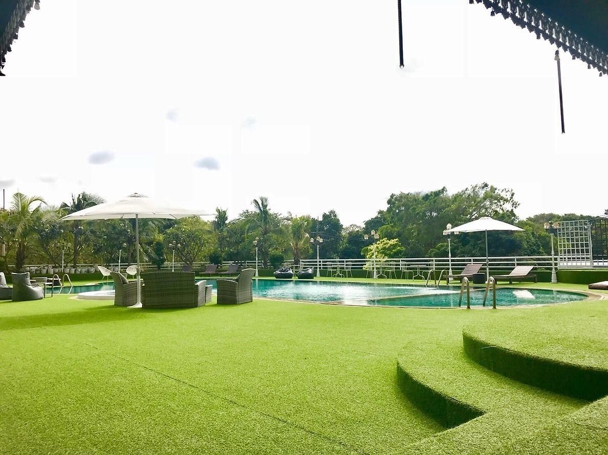 โรงแรม First Pacific Cirrus 4*