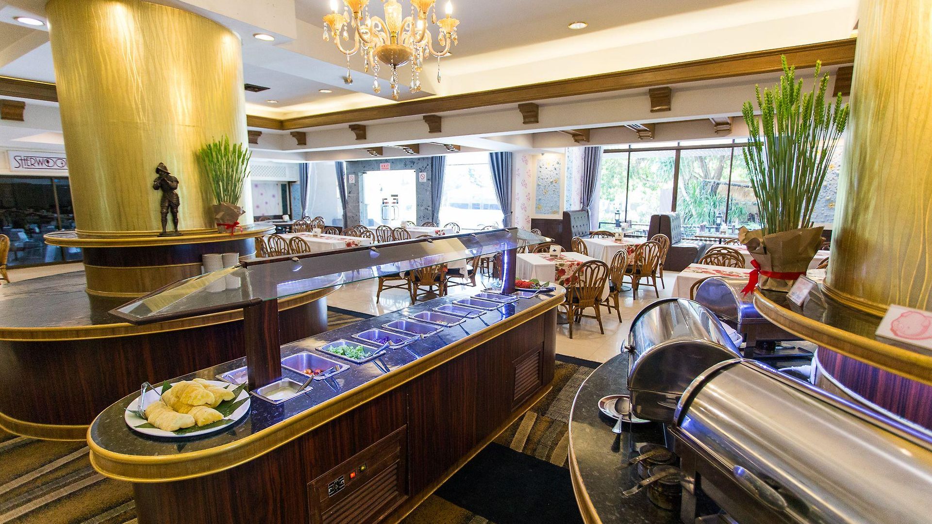 First Pacific Cirrus โรงแรม Pattaya