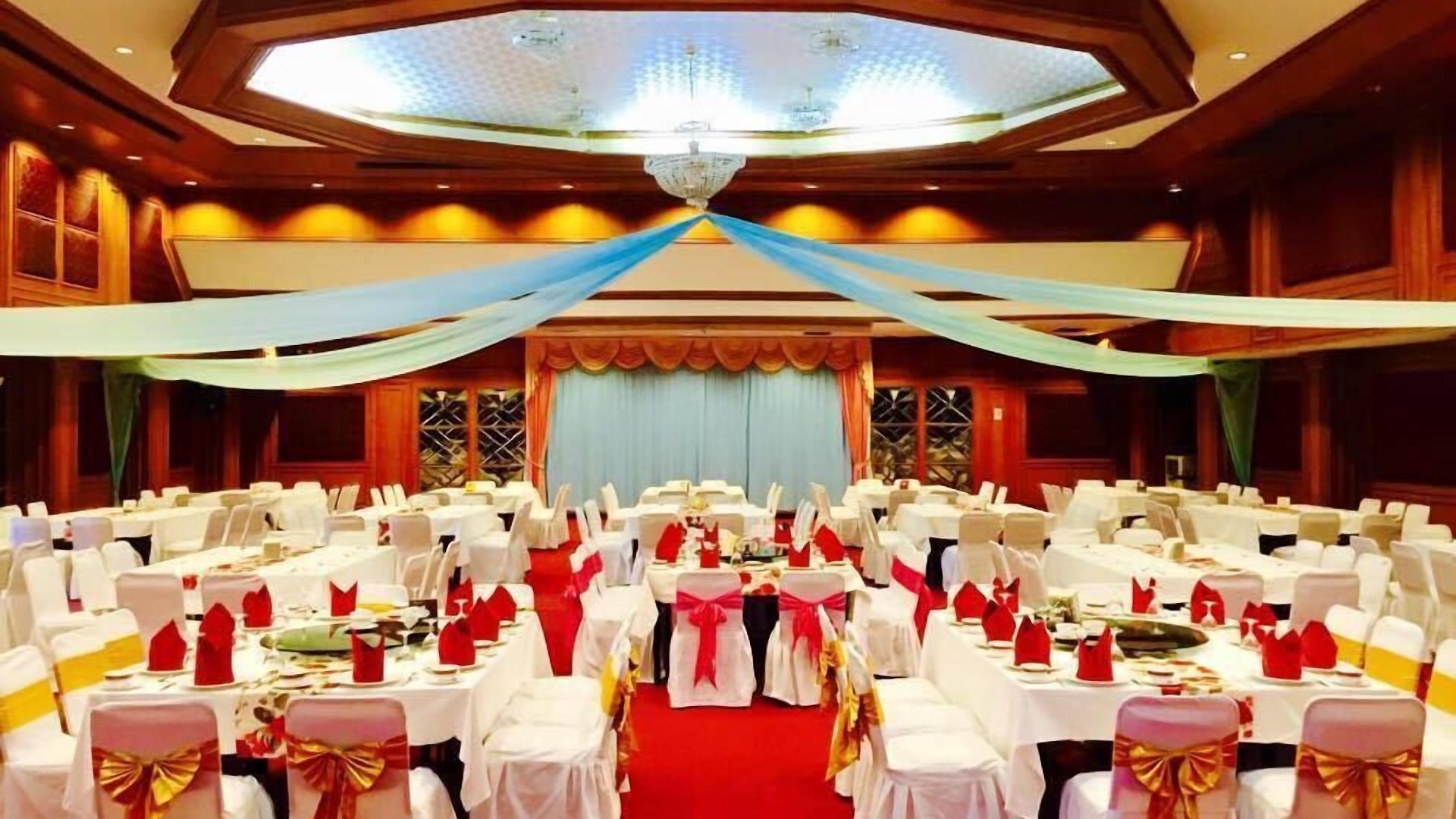 First Pacific Cirrus โรงแรม Pattaya