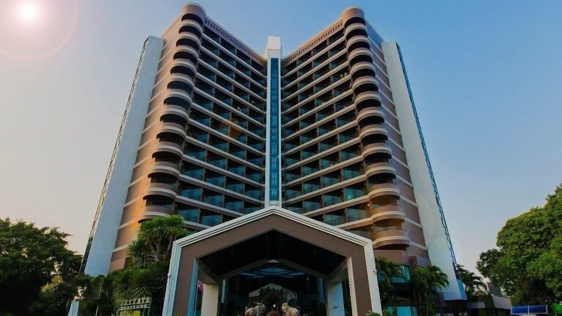 First Pacific Cirrus โรงแรม